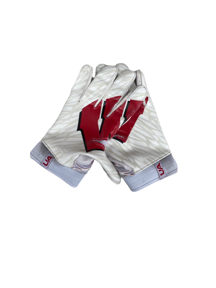 Eric Burrell Wisconsin Football Game-Worn Under Armour Gloves (Size L)(Photo Matched)