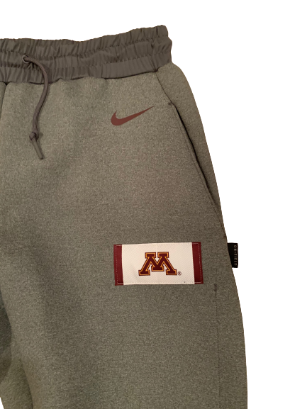 Hunt Conroy Minnesota Basketball Team Issued Sweatpants With Magnetic Bottom (Size M)
