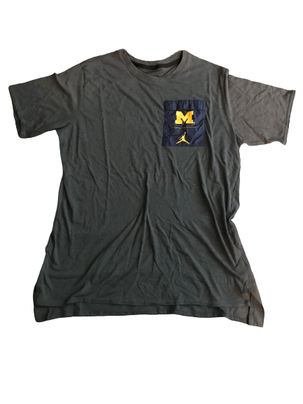 Shea Patterson Michigan Team Issued Jordan Travel T-Shirt (Size XL)