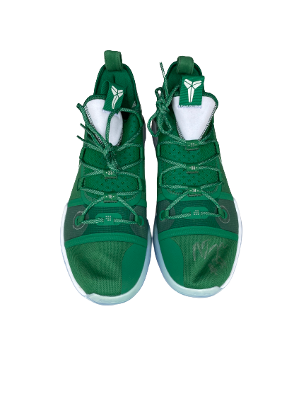 MaCio Teague Baylor Basketball SIGNED Team Issued Kobe Bryant Shoes (Size 13.5)