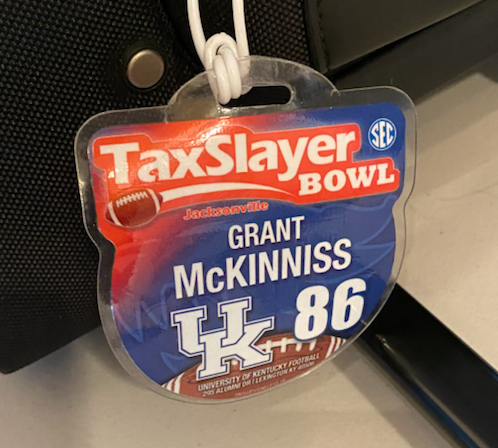 Grant McKinniss Kentucky Football Exclusive 2016 TaxSlayer Bowl Travel Suitcase with Player Tag