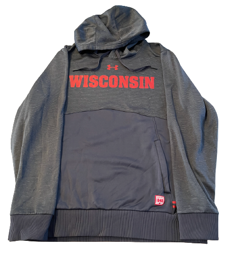 Sydney Hilley Wisconsin Volleyball Team Issued Sweatshirt (Size M)