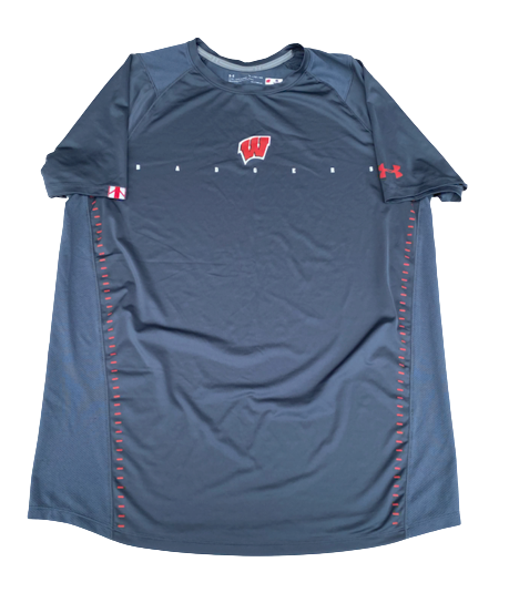 Gabe Lloyd Wisconsin Football Team Issued Workout Shirt (Size XL)