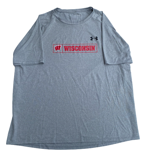 Chris Vogt Wisconsin Basketball Team Issued Workout Shirt (Size XL)