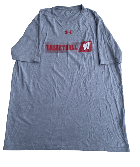 Chris Vogt Wisconsin Basketball Team Issued Workout Shirt (Size XL)