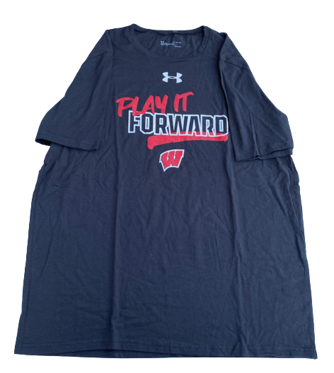 Nate Reuvers Wisconsin Basketball Team Issued "Play It Forward" Workout Shirt (Size XL)