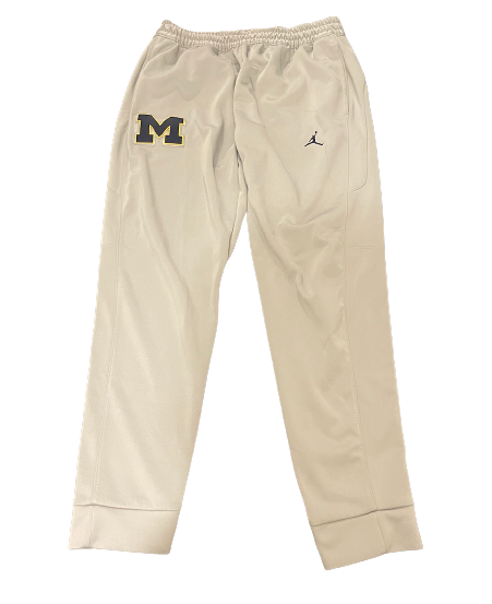 Michigan Basketball Team Exclusive Jordan Travel Sweatpants (Size XL)