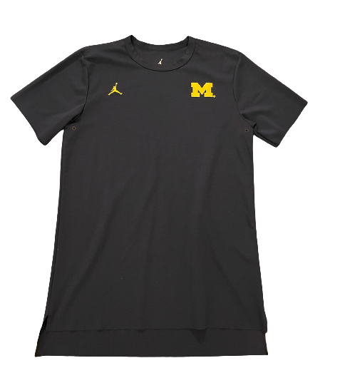 Michigan Basketball Team Exclusive Jordan Premium T-Shirt (Size M)