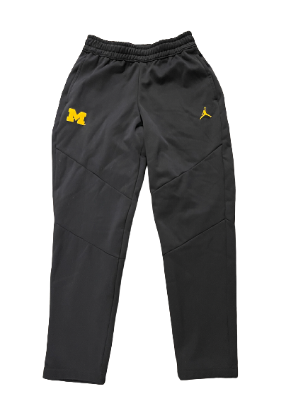 Michigan Basketball Team Exclusive Jordan Travel Sweatpants (Size L)